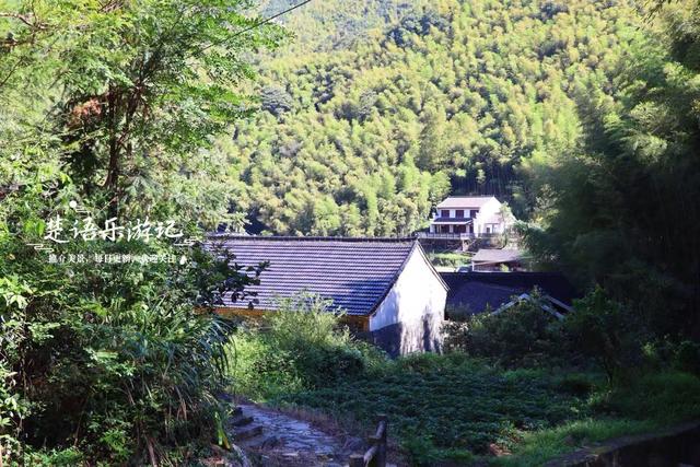 浙江宁波桥坑山麓的古村，既是文化名村又是景区村庄，景色确实美