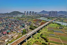 青年话题｜五一火车票开售即秒没，为啥不增开夜间列车？图片