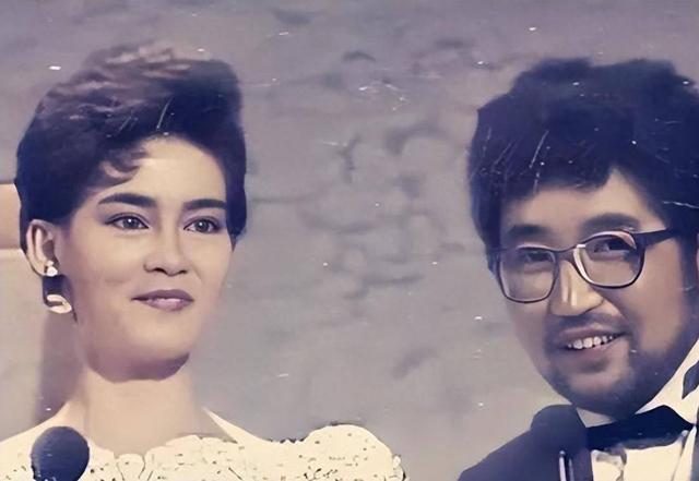 55岁王小丫：一婚嫁富豪，二婚嫁高官，两婚未孕，如今普通成大妈