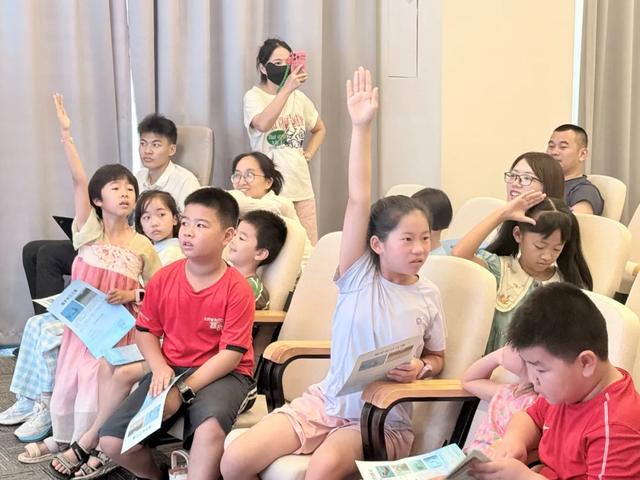 “笑笑豚互动课堂”岳阳开讲,亲子家庭共护长江精灵
