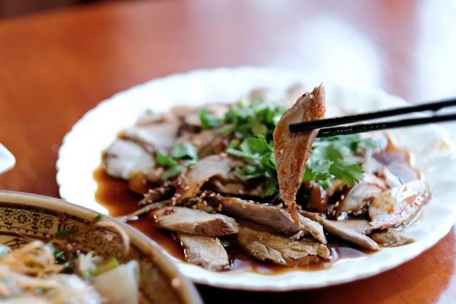 挖到一个3月还在过节的小城，怎么好吃了一千年还没火！