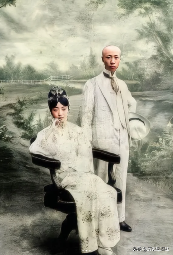 1924年溥仪被赶出紫禁城，在翊坤宫留影，寸头高筒皮靴，气质不凡