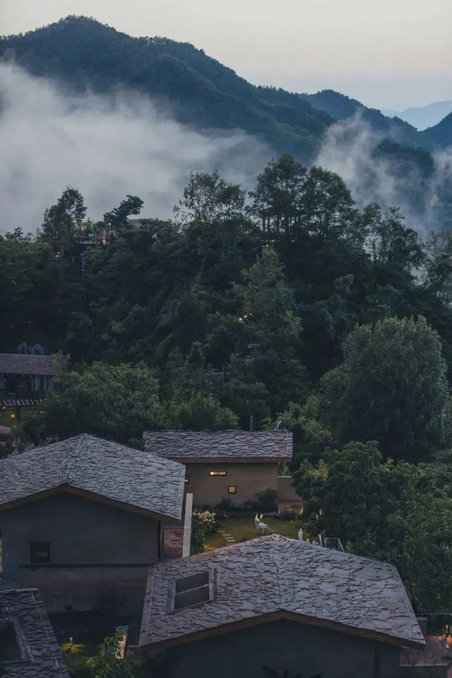 推窗见山,卧听雨声,在安康民宿里寻找最美秋天!