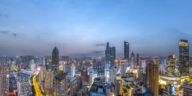 为什么楼市跌股价涨