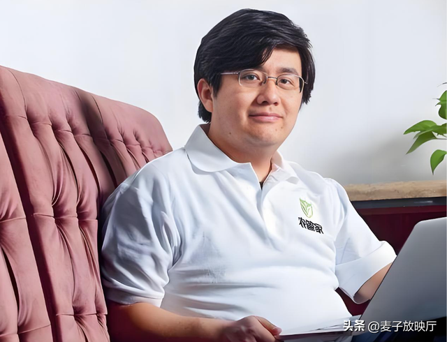 8岁光屁股火遍全国，现定居北京娶学霸为妻的他	，是身价过亿高管