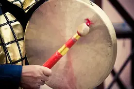一锤定音与千锤百炼图片