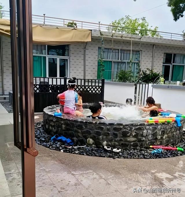 又见奇村 | 槐庭温泉民宿：老槐树下泡温汤，休闲康养两不误