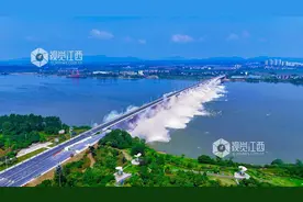 吉安新干县赣江大桥老桥成功爆破拆除图片