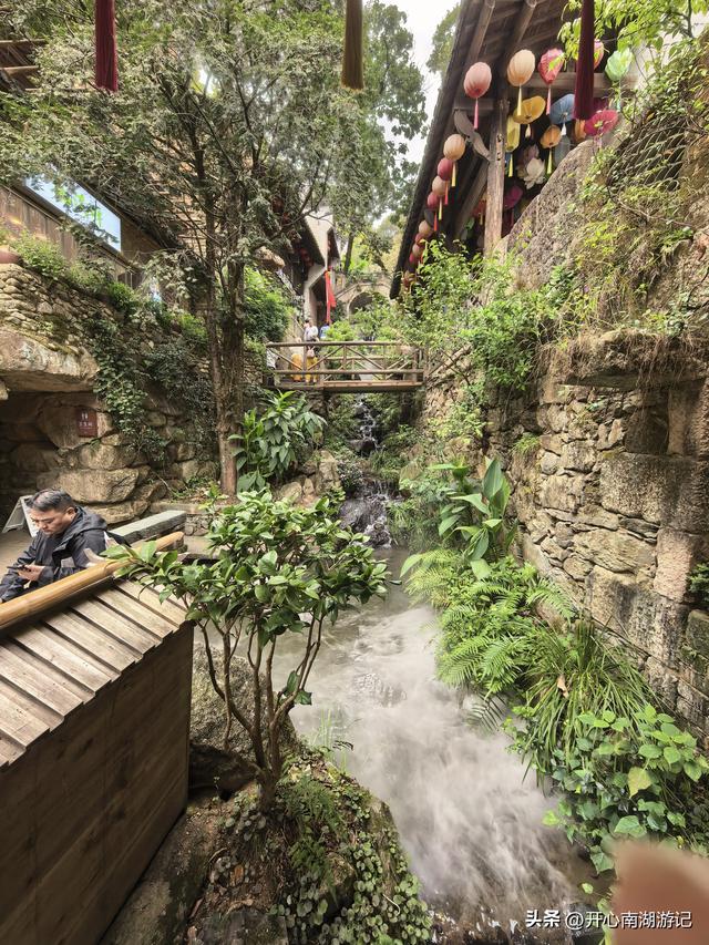 2025年秋老姐俩江西行，去篁岭看晒秋