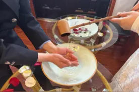 汾阳公安交警举行庆祝三八妇女节茶艺活动图片
