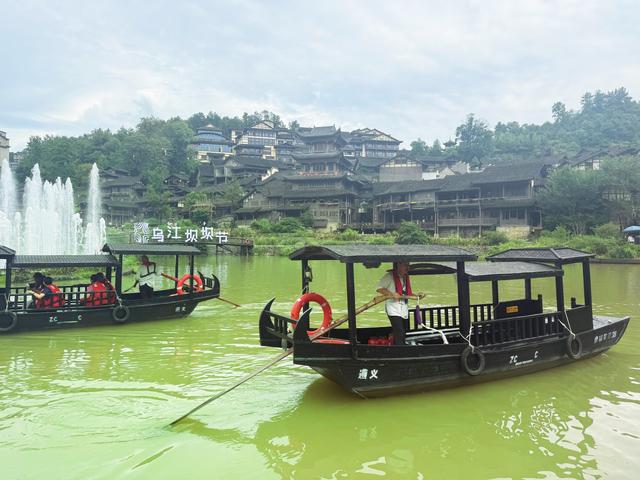 悦·遵义丨从《极限挑战》到明星同款，乌江寨凭什么成综艺取景“香饽饽”？答案藏在山水里……