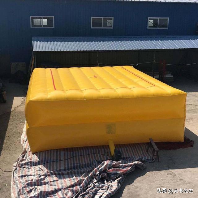 中国男子日本机场坠亡！年仅20岁，和妈妈旅游才刚落地，画面曝光