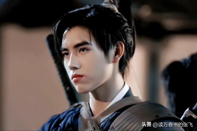 长得太美被导演占为己有，4年后生下大明星儿子，17岁就成男一号