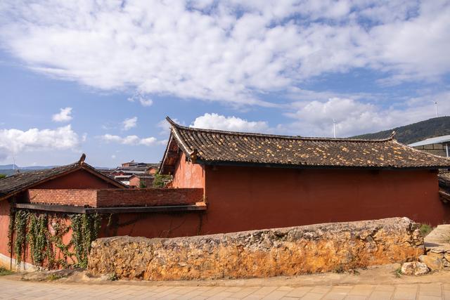 天下彝家第一村——迤沙拉