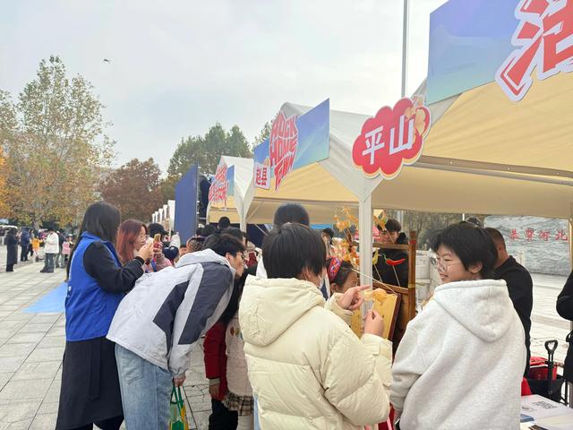 石家庄文旅创新场景融合!高校银杏节变身“青春文旅会客厅”