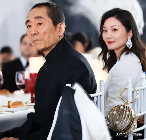 25年恩爱抵不过残酷现实，74岁张艺谋年老色衰，43岁陈婷花样年华