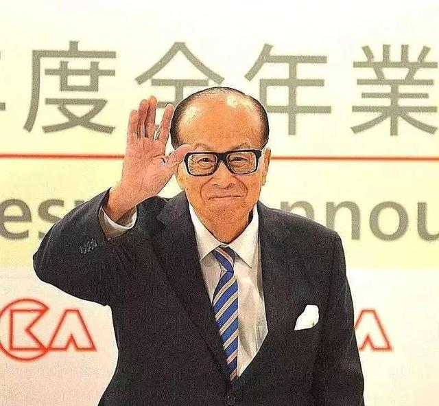李嘉诚套现228亿美金时，他把虎门大桥300亿过路费裸捐