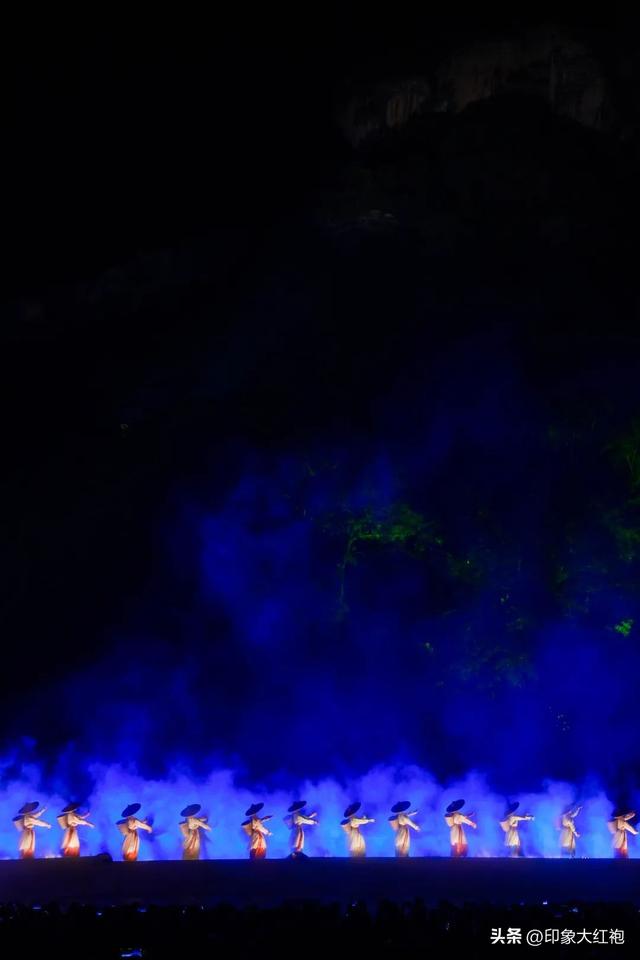 张艺谋在武夷山种了棵“浪漫树”——印象大红袍的浪漫永不打烊！