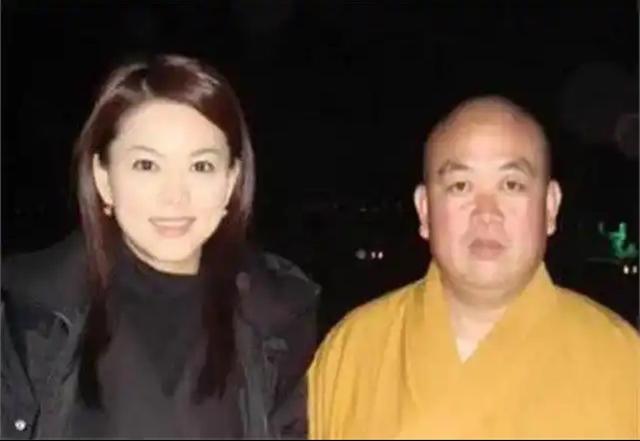 令人意外的是，继释永信被带走“翻车”后，被牵连最惨的人竟是她