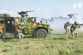 中美特战队刚切磋完，美国却又扬言，要派海豹突击队“保护”台湾图片