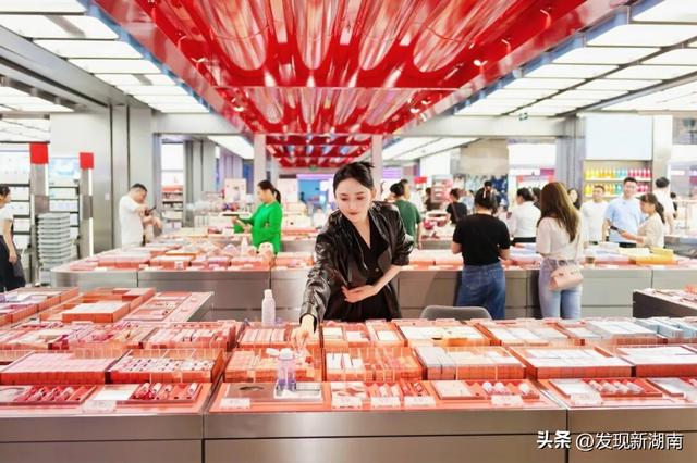 万家丽国际大酒店把“森林”搬进客房 多元业态唤醒城市旅居新想象