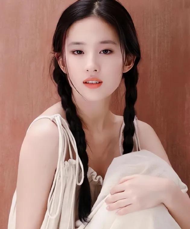 当众拍吻戏，演员如何避免“生理反应”？刘亦菲的回答绝了！