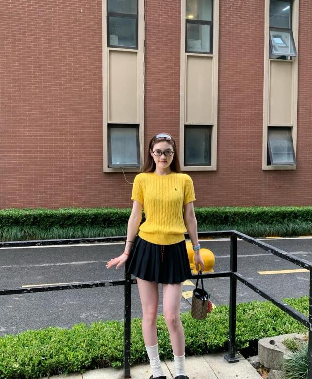 今秋最流行的针织衫，配阔腿裤美得刚刚好！