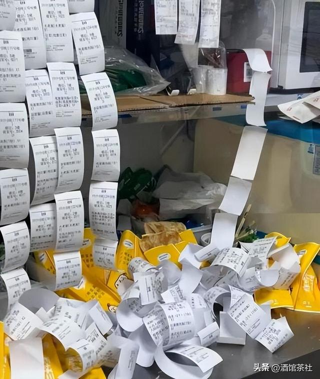 外卖大战烧钱真相！巨头狂撒千亿背后，老百姓能捞到啥实惠？