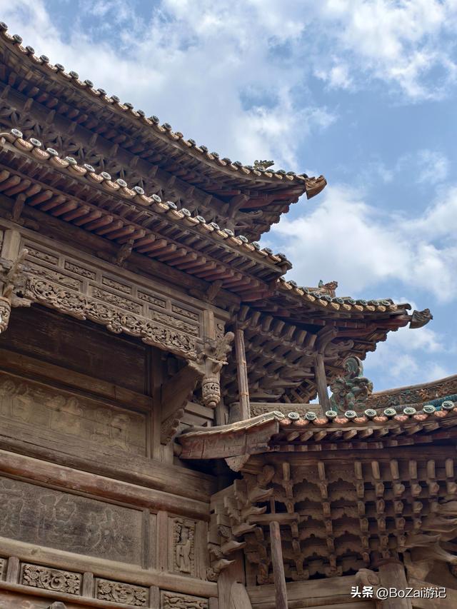 窄巷闯进城隍庙，古柏广场豁然开朗，压缩美学惊艳