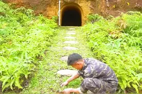 男子耗时3年徒手将大山内部挖空，改造成豪华的山洞庇护所图片