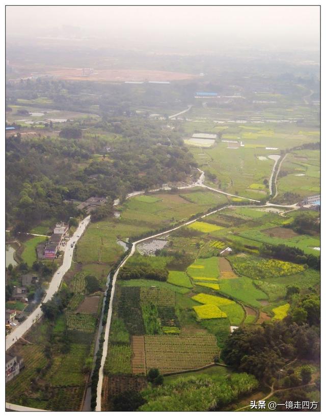 雪峰、云海、田陌 — 西藏林芝至成都空中俯瞰