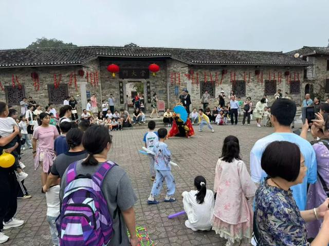 咔嚓！在岳阳，跟全国人民来张“全家福”！