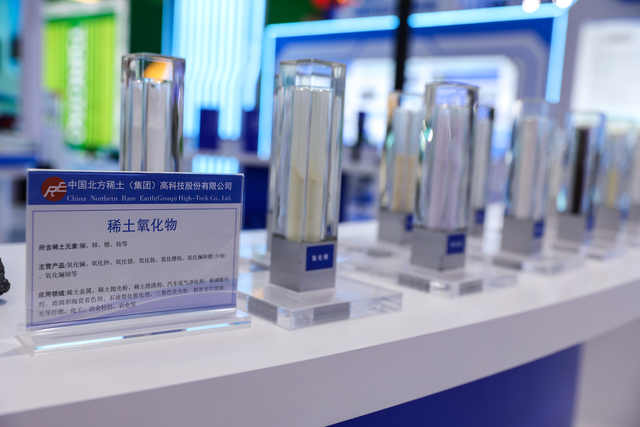 硬扛俩月后日本不行了，中方第四波制裁开始，高市想见中方领导人