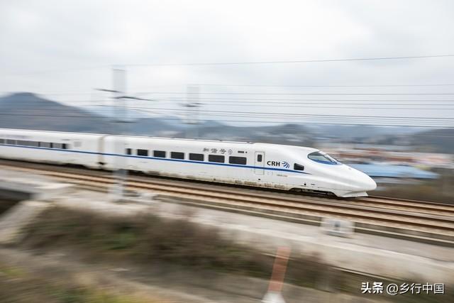一路连渝川黔滇：总投资1416亿渝昆高铁预计2026年底全线通车