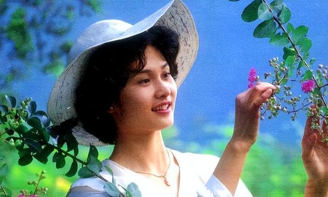 80年代家喻户晓的女演员，嫁给军委副主席儿子，离婚后混得如何？