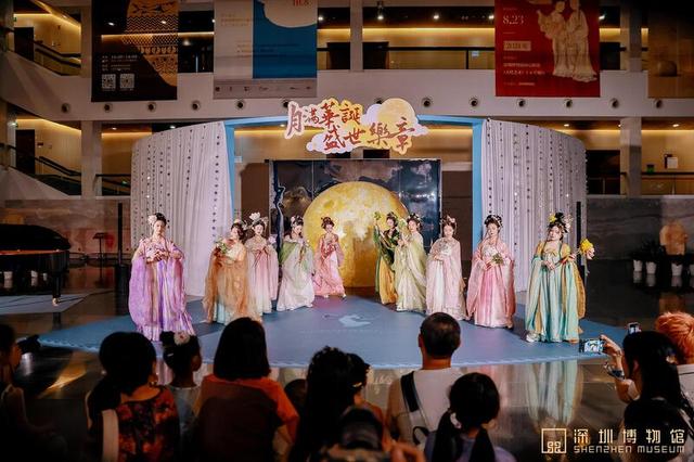 市民热捧“深博之夜” ！ 如诗如画 “双节盛会”再掀文化热潮