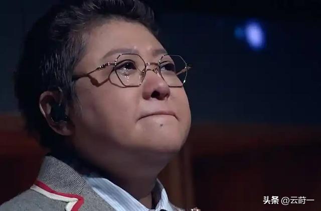 贪污上亿、假慈善？被实名举报的韩红，如今在演唱会上忍不住痛哭