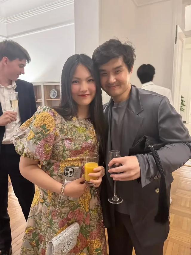 王诗龄晒自家北京小院，大半夜穿旗袍拍照，面无表情上演中式恐怖