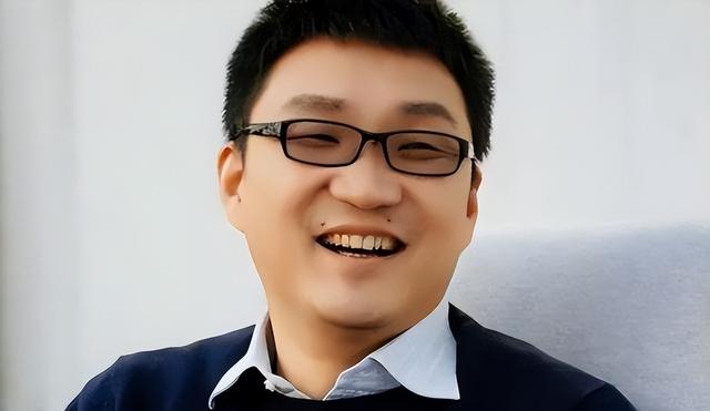 放弃首富做“首善”，他41岁无偿捐出了1000亿，功成身退令人羡慕