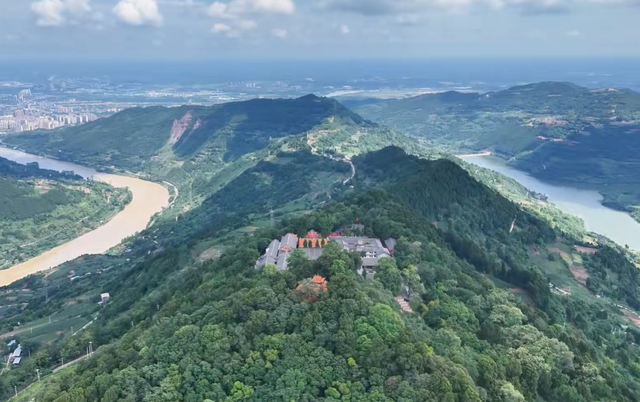 成都绝佳赏银杏景点，拥有两棵千年“夫妻树”银杏树，却少有人知