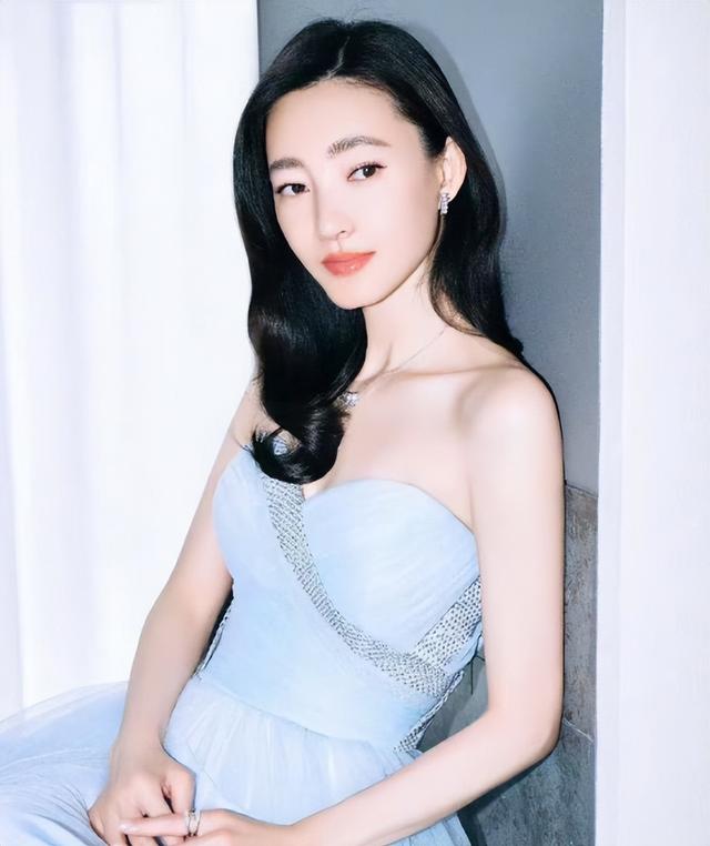 诈骗14亿，看到金条法拉利被拍卖，才懂王丽坤夫妇的生活有多奢靡