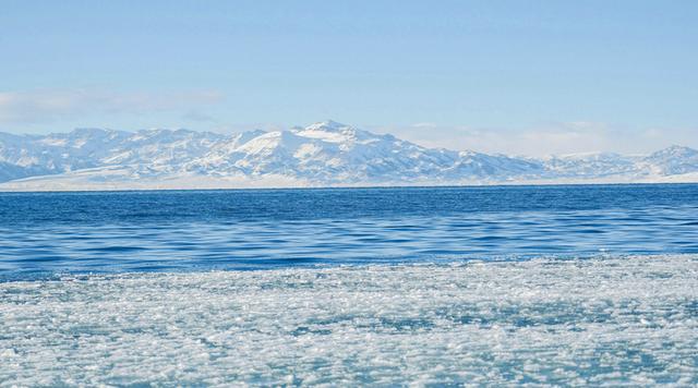 头枕赛湖冰推声入眠
