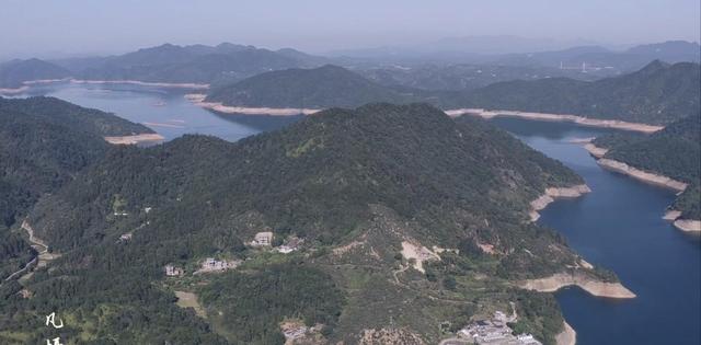 18735位村民含泪告别故土，千年古镇沉入水底
