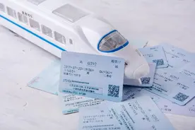 “伪装”学生就能抢上回家票？官方回应图片