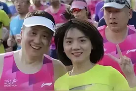 野鸳鸯事件越闹越大，女主订婚照疑曝光，长得漂亮，承办单位回应图片
