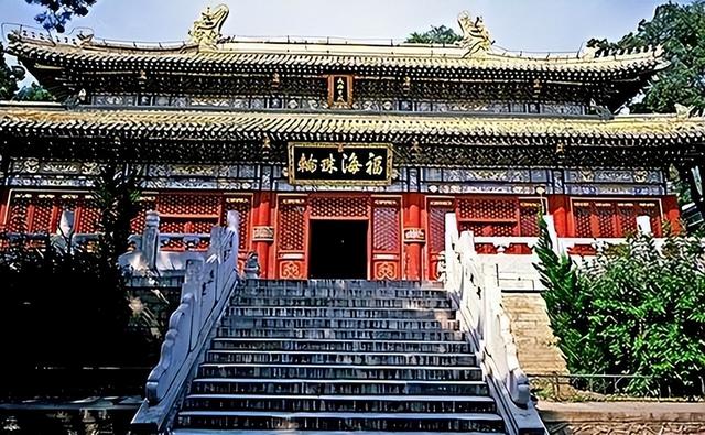 中国有一古庙，庙不大，却有武警全天站岗，究竟有何过人之处？