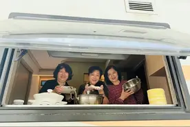 黄晓明晒照上热搜！直呼：真是吃不下了啊，腹肌消失中！图片