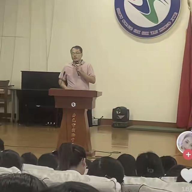 大艺被父母捧过头，王老师会钻营 身份不一般 …网友质疑：公平吗？
