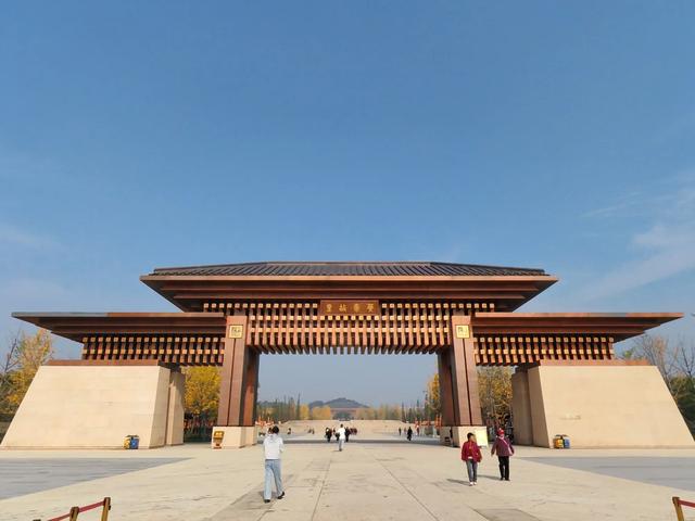 2025北京到海南行程第三天：从郑州CBD到黄帝故里，三千年的穿越