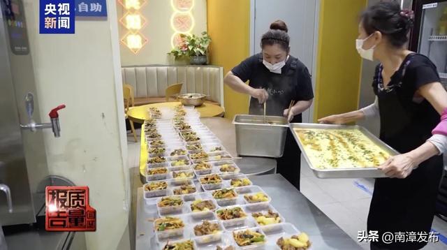 外卖大战，到底在“卷”谁？